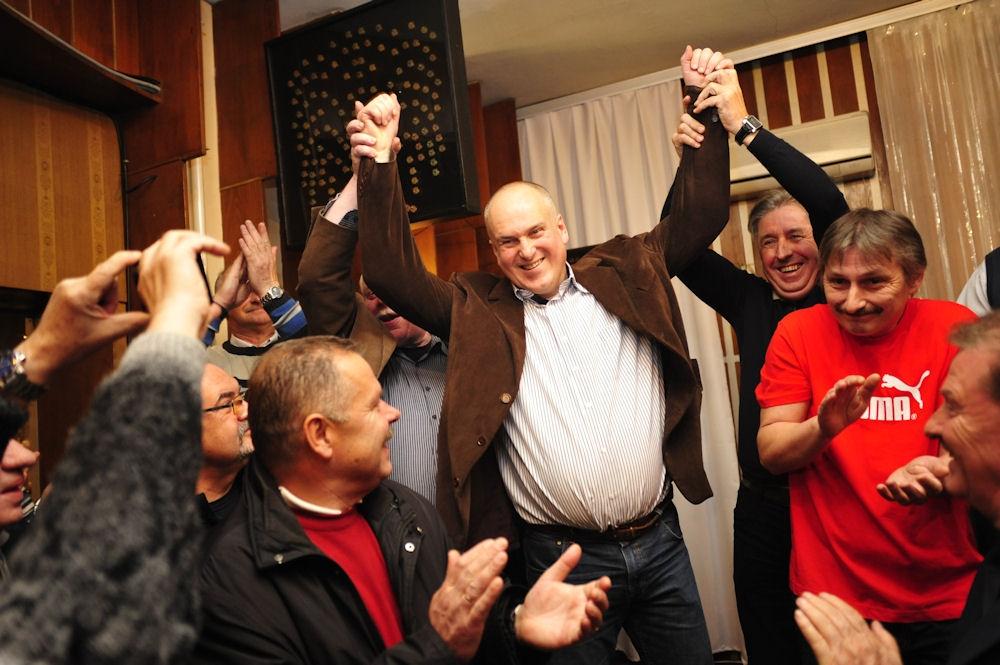 Wielka radość w sztabie zwycięzcy [FOTO]