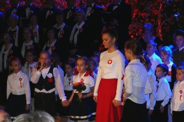 Dzieci uczciły niepodległość