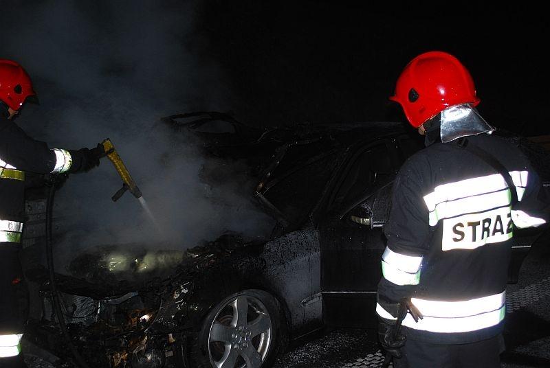 Pożar samochodu na drodze S3