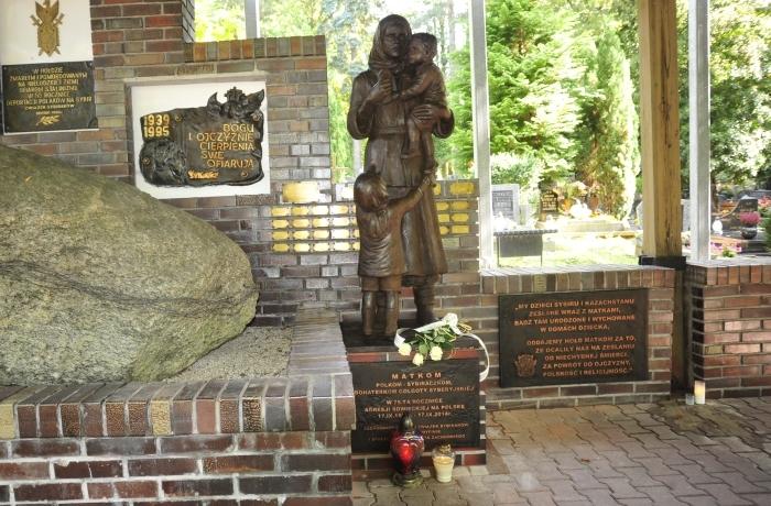 Pomnik Matki Polki Sybiraczki odsłonięty. Fotorelacja