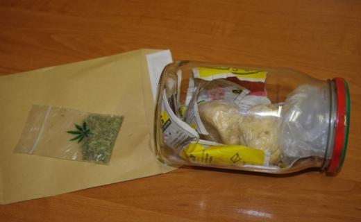 Czterech w samochodzie i narkotyki