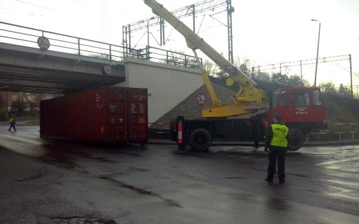 Przyczepa spadła z TIR-a