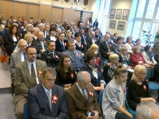 Nadzwyczajna sesja powiatu. Rozdali Bociany!