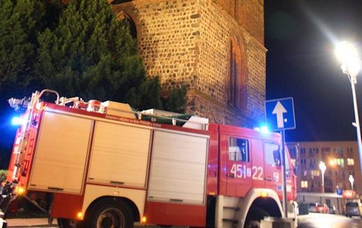 Kościelna zablokowana, wichura zerwała halogen na wieży