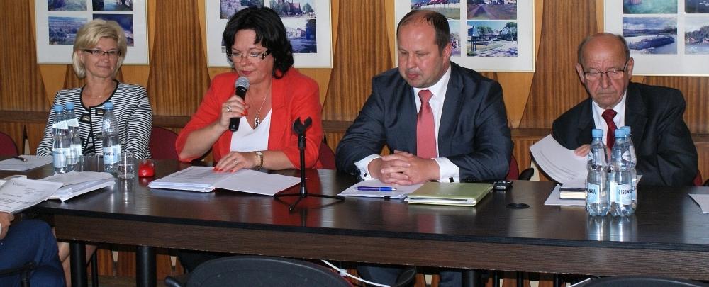 Jak wyglądają pensje władzy po obniżkach?