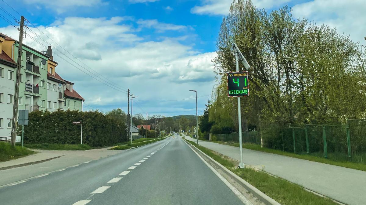 Radarowy wyświetlacz przy wjeździe do miasta