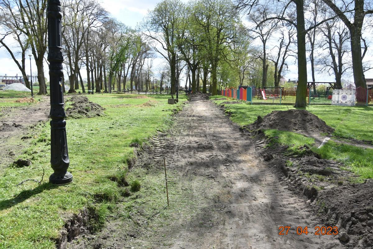 W Baniach realizują inwestycję w parku [GALERIA]
