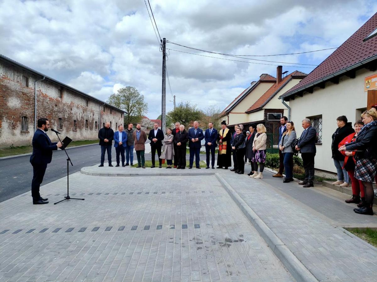 W dziesięć mięsięcy wyremontowali drogę za niemal 2 miliony złotych [GALERIA]