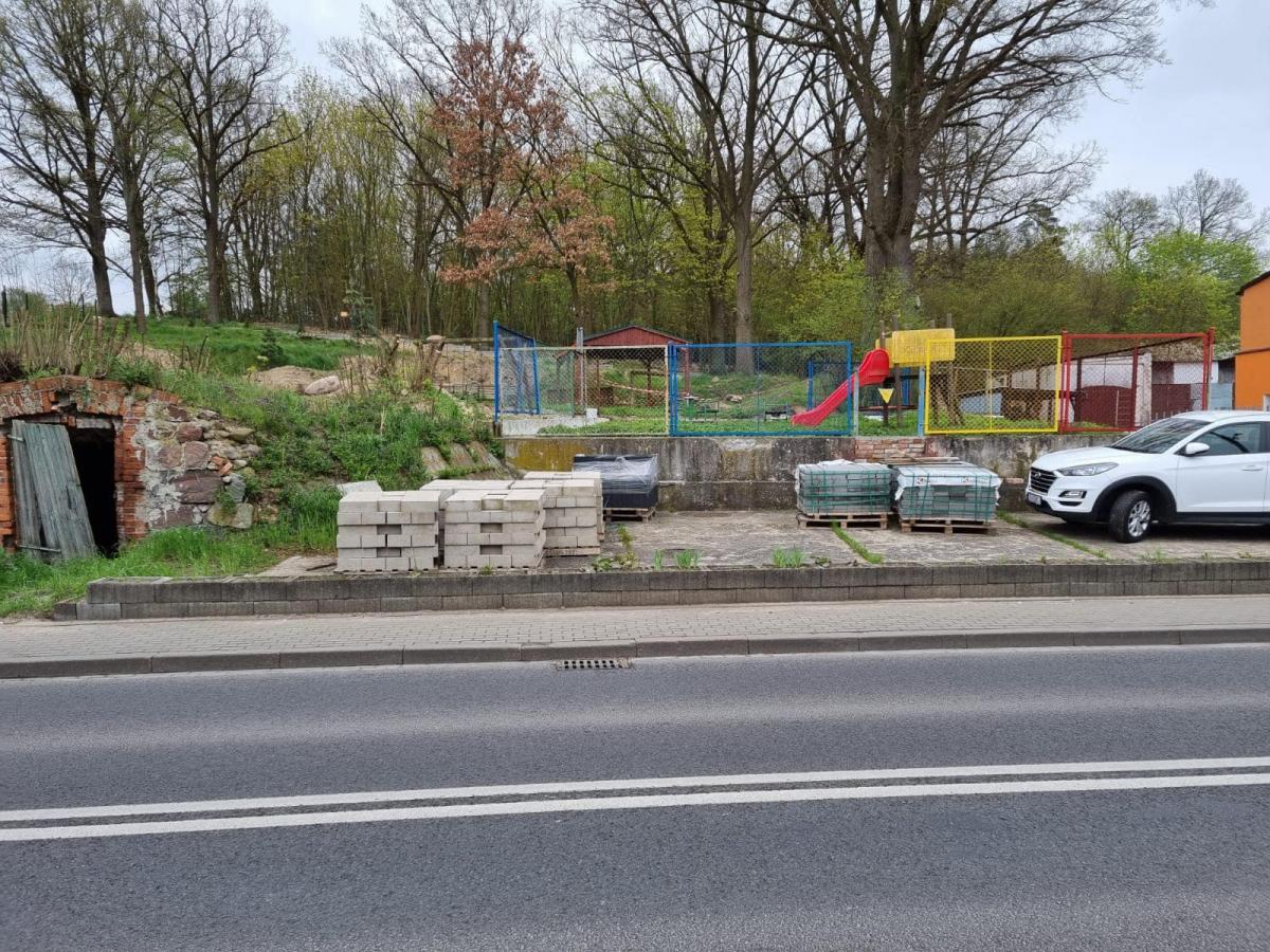Utwardzili nawierzchnię pod pod wiatą rekreacyjno-wypoczynkową [GALERIA]