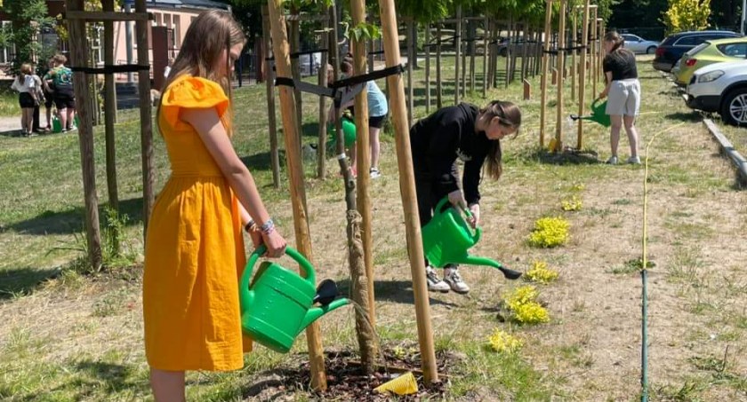 Młodzi gryfinianie zajmują się ogródkami [GALERIA]