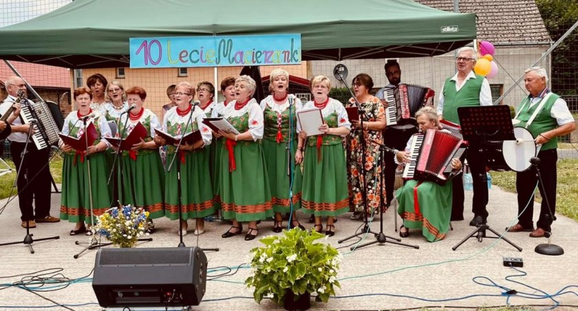 Pomodlą się a później pobawią
