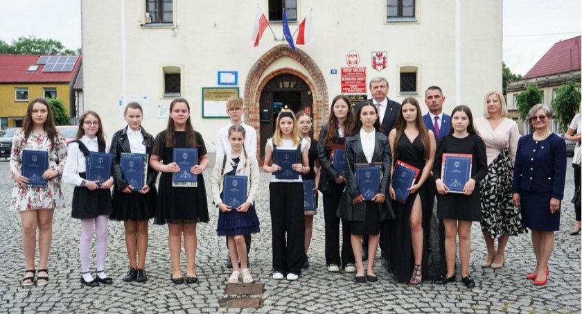 Burmistrz przyznał stypendia najlepszym uczniom