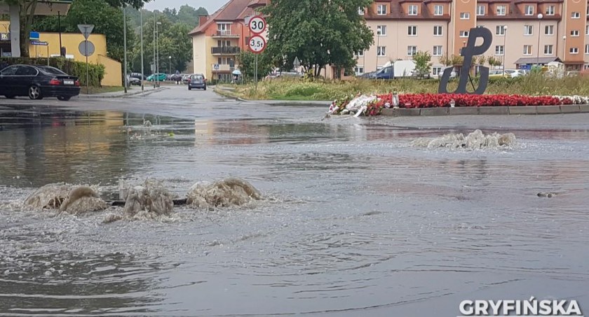 W piątek rano znów ma lać i wiać