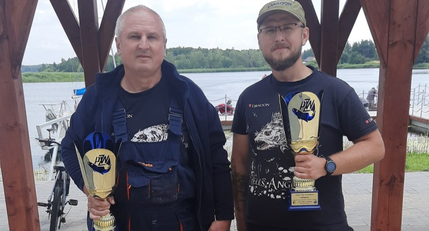 Tadeusz i Piotr Gochowie złowili puchar wójta