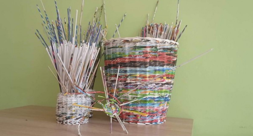 Papierowa wiklina w świetlicy w Dołgich