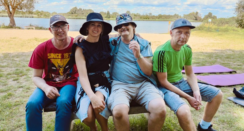 Uczestnicy ŚDS Gryfino czilują nad wodą [GALERIA]
