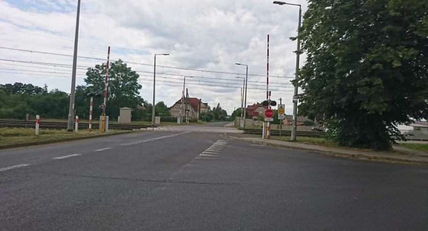 Zepsuta rogatka! Uważajcie na przejeździe!