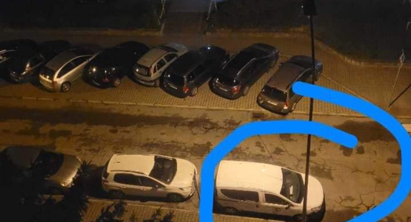Pijany mężczyzna skopał nocą samochody?