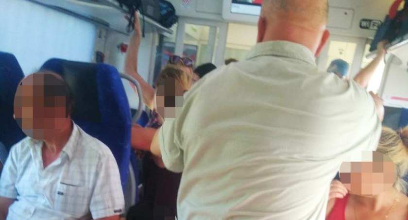 Pociągiem nad morze nie pojedziecie. Karsibór odjechał bez większości oczekujących