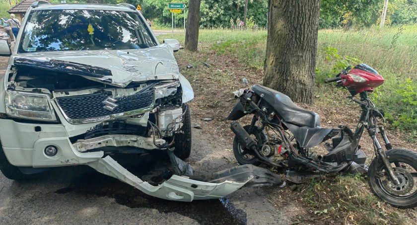 17-letni motorowerzysta wymusił pierwszeństwo [GALERIA]