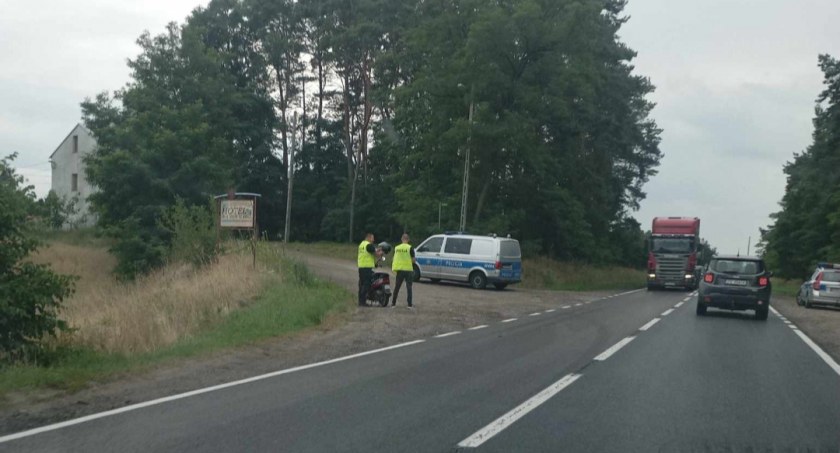 Wypadek w Żórawkach. Kierująca motorowerem trafiła do szpitala