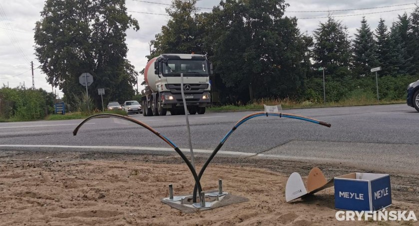 Nie będzie sygnalizatora świetlnego. Tutaj powstanie chodnik i doświetlenie przejścia dla pieszych