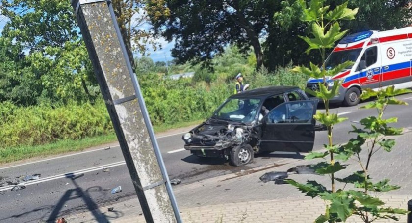 Groźny wypadek przy ul. Pomorskiej w Gryfinie. Są ranni [ZDJĘCIA]