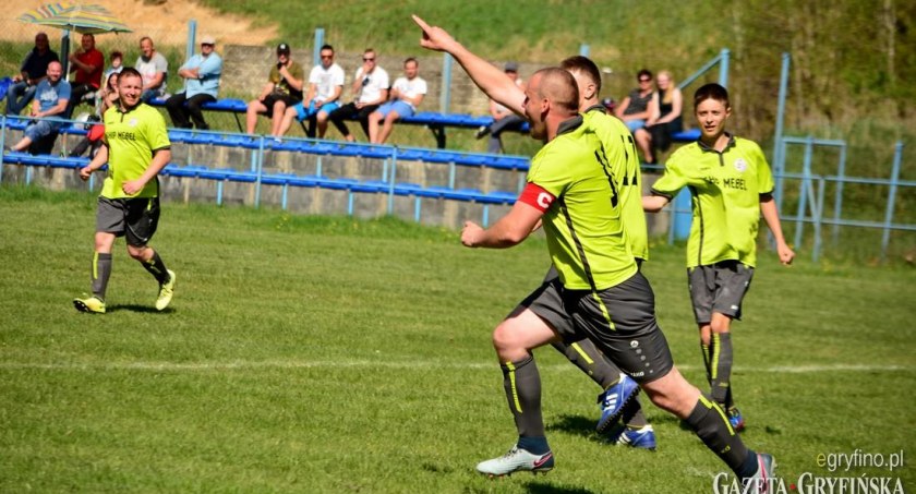 Grali dwaj A-klasowcy. Łabędź wygrał sparing z Błękitem 