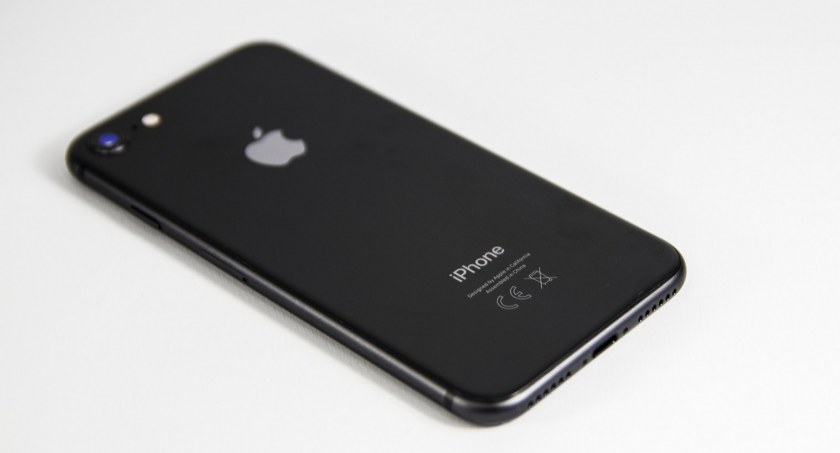 Zakup używanego iPhonea 8 - na co zwrócić uwagę?