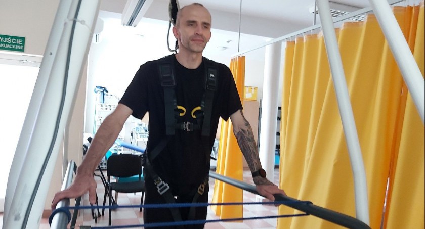 Krzysztof Giernatowski od roku walczy o sprawność. Potrzebuje naszej pomocy