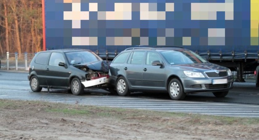 Wjechał w drugiego samochodu tył. To dlatego, że za dużo wypił