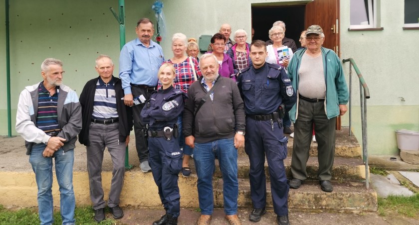 Policja przyjechała do działkowców