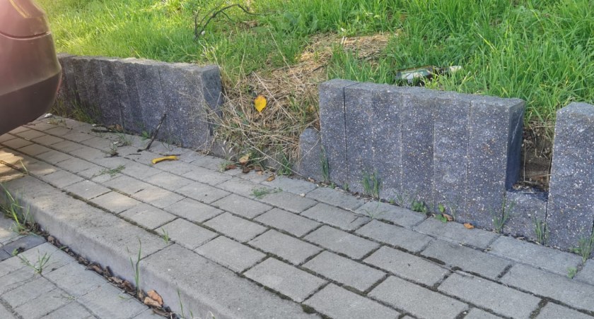 Kierowcy zniszczyli murek?