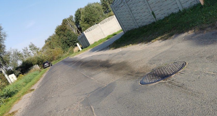 Znowu ktoś uszkodził tutaj miskę olejową. Kiedy to naprawią?