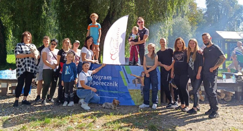 Szlachetni społecznicy posprzątali przy plaży miejskiej