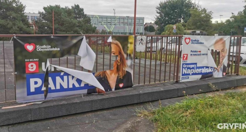 Plakaty Koalicji Obywatelskiej też zostały zniszczone