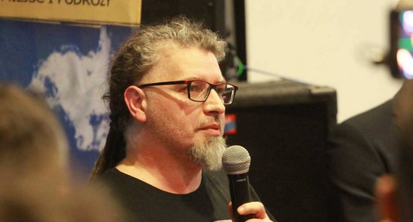 Przemek Lewandowski definitywnie rezygnuje z Włóczykija. W tle polityka