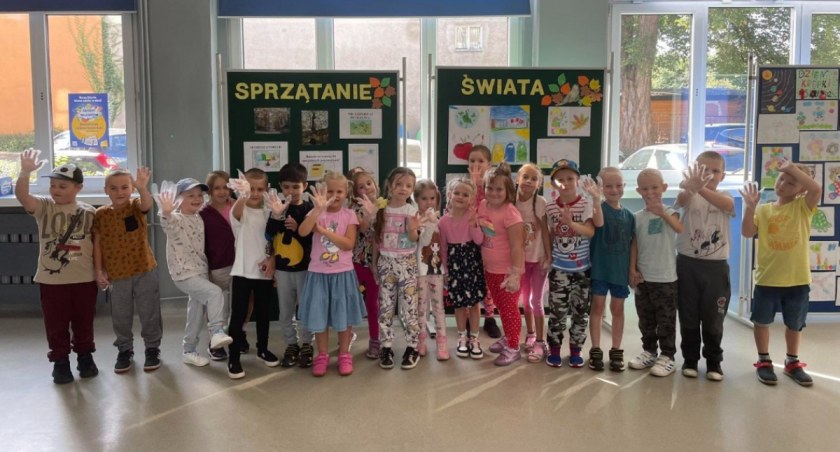 Gryfińscy uczniowie  posprzątali swój kawałek świata [GALERIA]