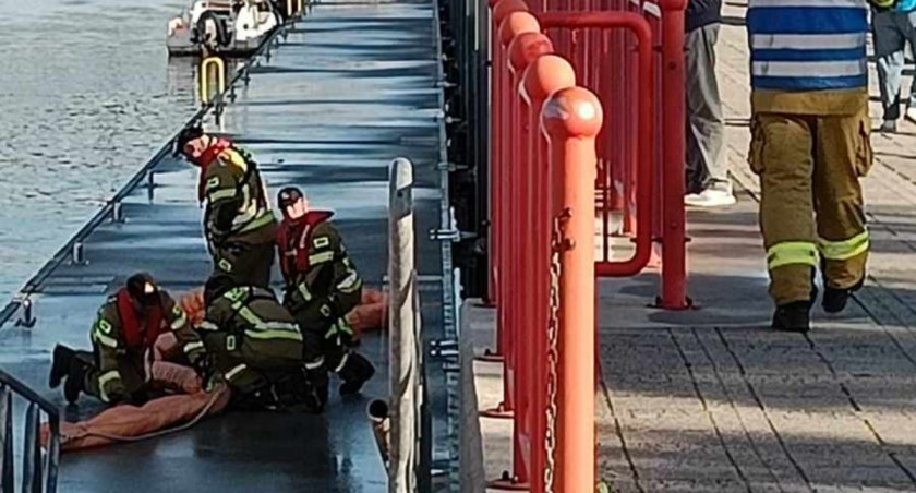Dwóch mężczyzn wpadło do Odry. Akcja ratownicza policji i straży pożarnej [GALERIA]