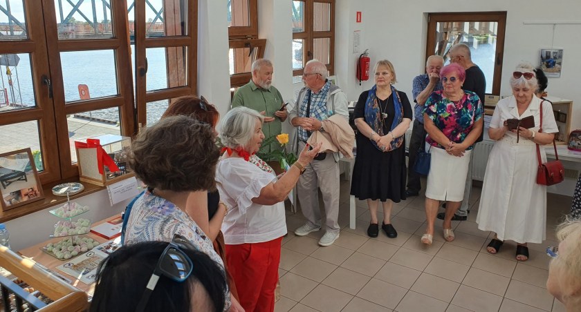 Urszula Łacny: Ta wystawa to podróż przez moje życie i historię Gryfina [GALERIA]