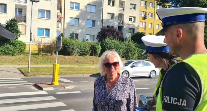 Policjanci zatrzymywali ludzi, żeby ich edukować [GALERIA]