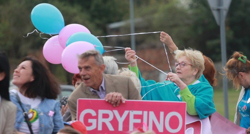 Wypuścili różowe, niebieskie i białe balony. Fotogaleria z 15. Marszu Różowej Wstążki