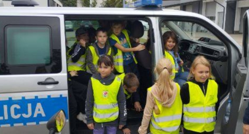 Dzieci z gryfińskiej podstawówki odwiedziły komendę [GALERIA]