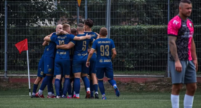 GKS Kołbacz pokonał niepokonanego lidera. Dziś walczy o podium