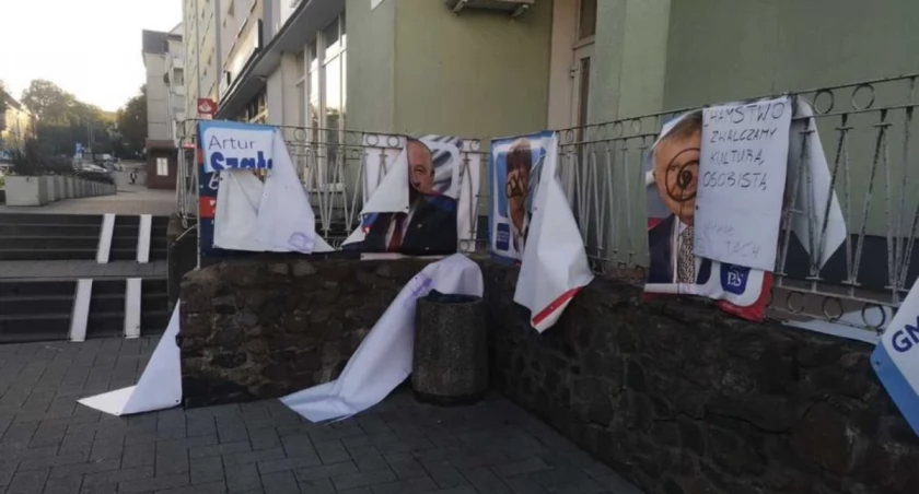 Grzegorz Napieralski i Artur Szałabawka spotkają się w sądzie? Chodzi o wojnę plakatową i dyskusję na Twitterze (X)