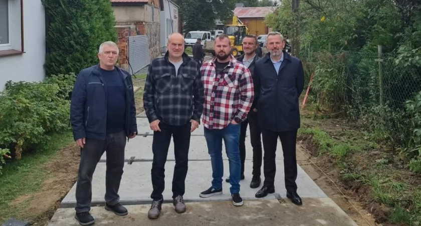 Przebudowują drogę w Chwarstnicy 