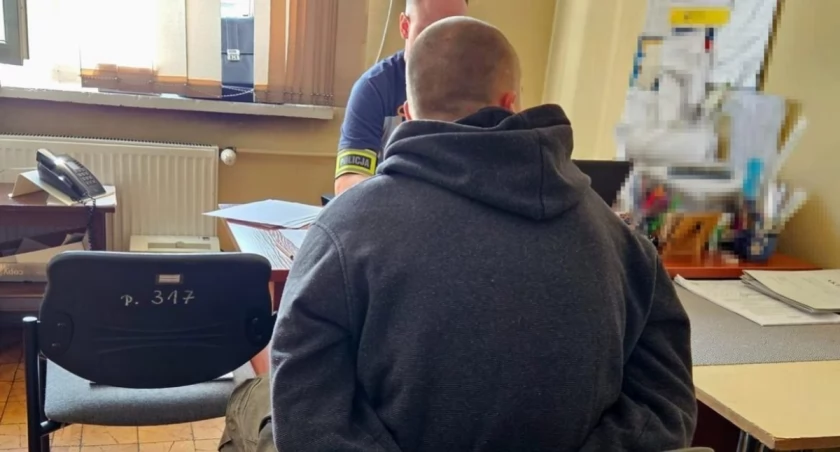 Ma dopiero 20 lat a już sąd zabronił mu jeździć samochodem. I cóż z tego...