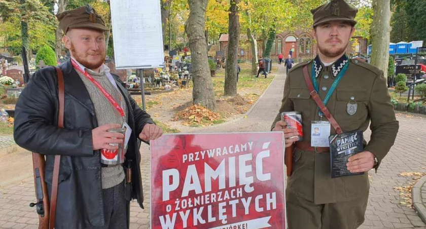 We wtorek będą kwestować na cmentarzu. Zapalą też znicze bohaterom