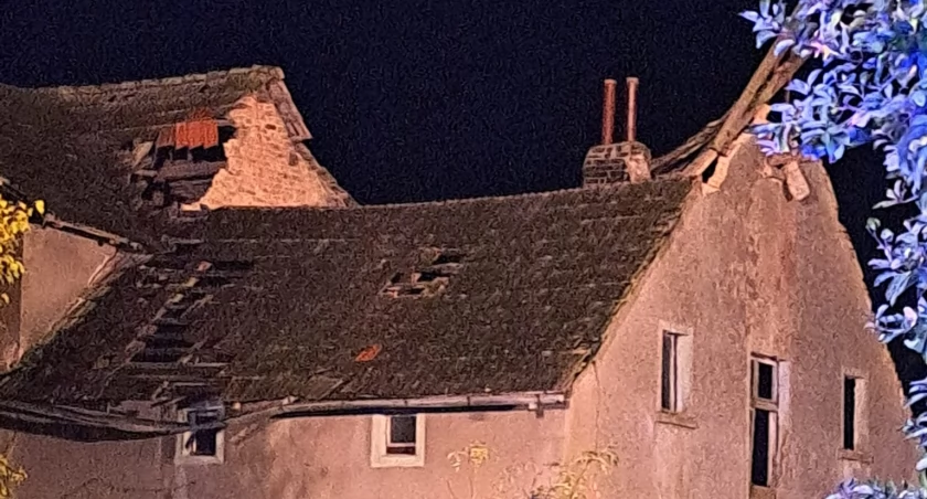 Zawalił się dach domu jednorodzinnego