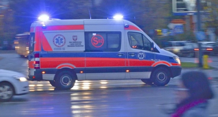 Mężczyzna, który ranił się w brzuch, znajduje się w ciężkim stanie